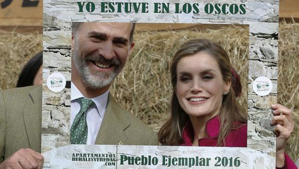 El Rey destaca el «coraje» de los vecinos de Los Oscos