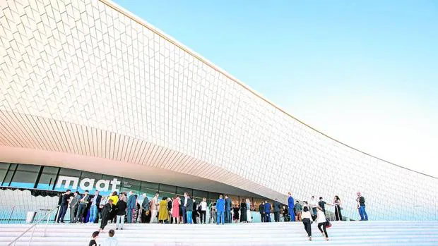 Fachada del MAAT, el nuevo museo inaugurado coincidiendo con la apertura de la Trienal