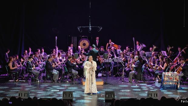 Falete rinde tributo a Rocío Jurado en el Teatro Villamarta