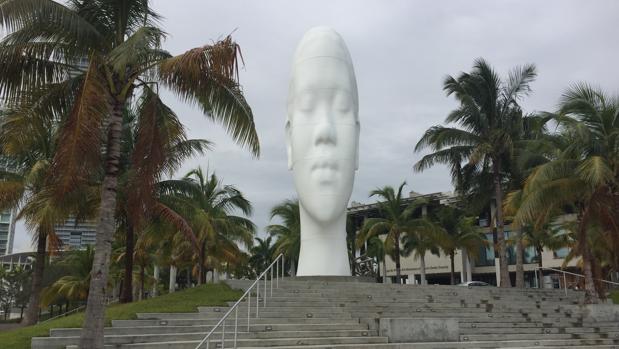 «Awilda», de Jaume Plensa, en el Pérez Art Museum de Miami