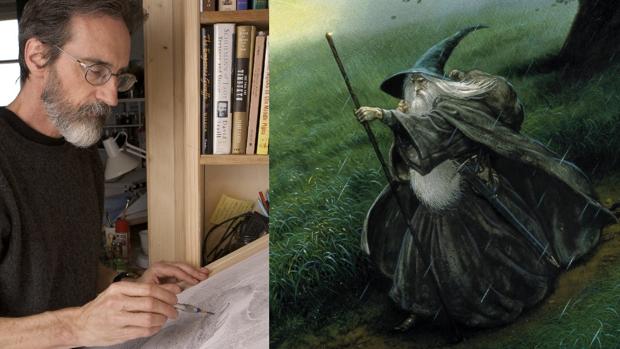 John Howe dibujando en su estudio. A la derecha, ilustración de Gandalf el Gris