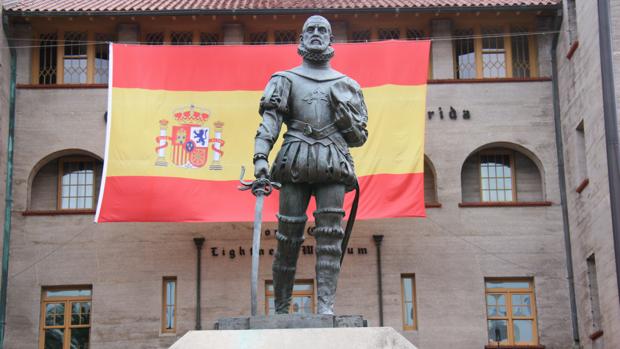 Monumento a Pedro Menéndez de Avilés en San Agustín