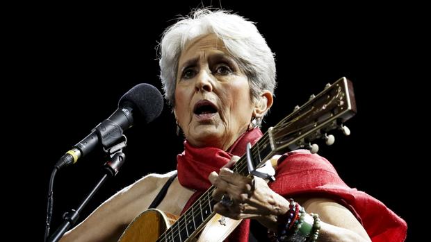 Joan Baez, durante un concierto en Estambul en julio de 2015