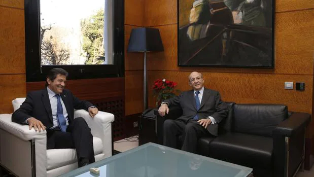 El presidente asturiano, Javier Fernández, y el empresario Plácido Arango, durante su encuentro