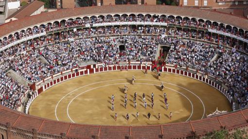 Lleno en Valladolid en la corrida homenaje a Barrio