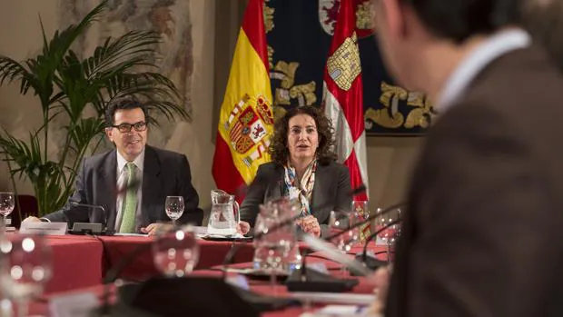 La consejera de Cultura y Turismo de la Junta de Castilla y León, María Josefa García Cirac, durante la Mesa de la Tauromaquia