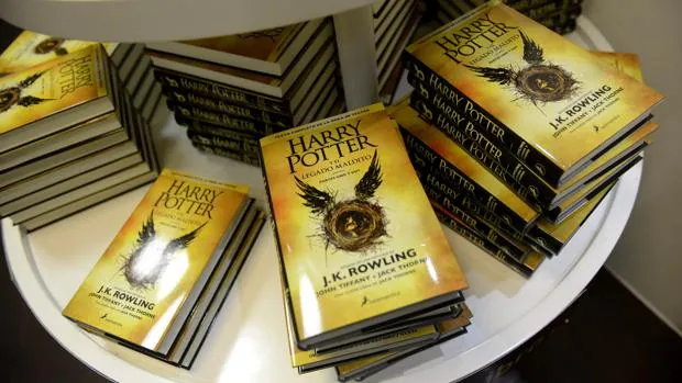 Salamandra lanzó una tirada inicial de 500.000 ejemplares de «Harry Potter y el legado maldito» en español