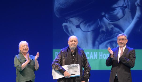 El cineasta Julio Diamante recibe en Sevilla el Premio Asecan de Honor