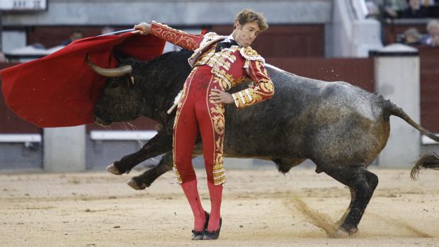 El diestro Manuel Escribano volverá a los ruedos en Valencia el próximo 12 de marzo