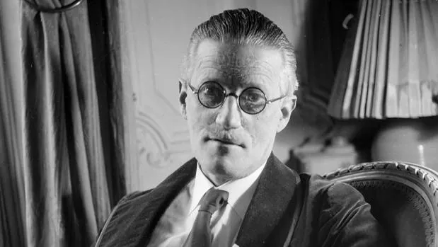 James Joyce, fotografiado en París en 1934
