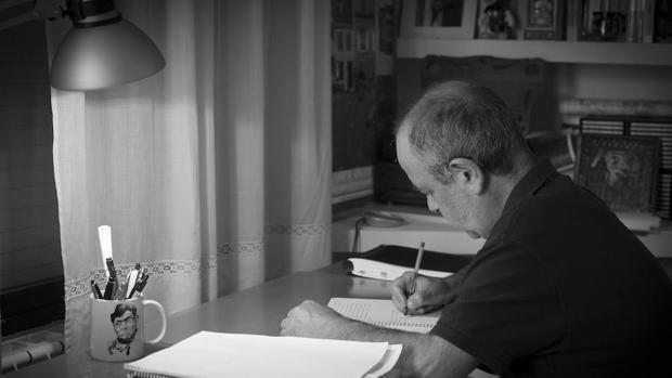 José María Pérez Álvarez, autor de «Nembrot», en su estudio
