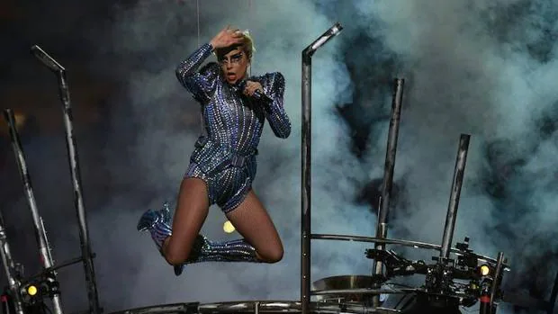 Lady Gaga durante su actuación en la última Superbowl
