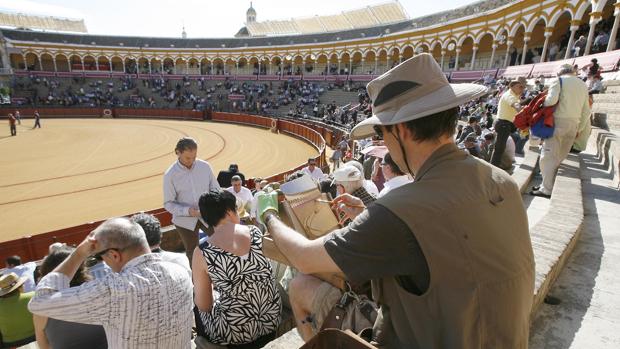 Facua avisa de que una página web ofrece entradas de reventa para la plaza de toros de Sevilla