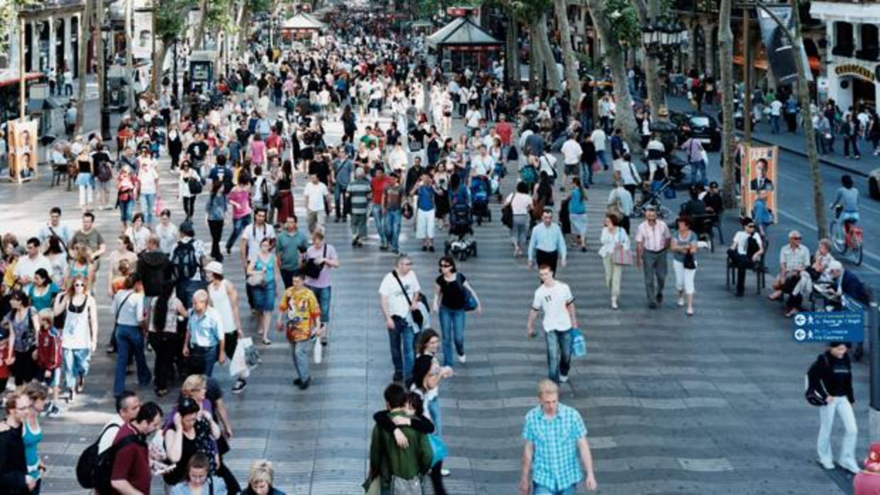 Fotografía de Massimo Vitali de la serie «Barcelona Ramblas» (2010)