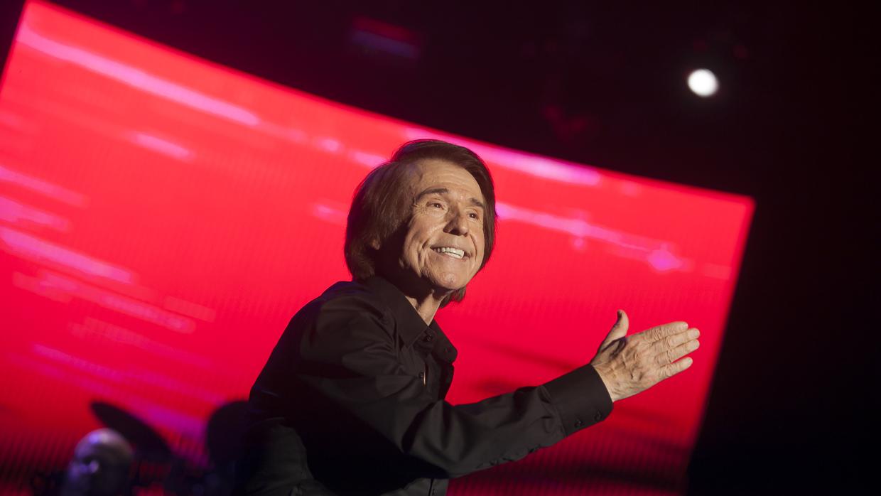 Raphael, durante el concierto que dio la semana pasada en Córdoba