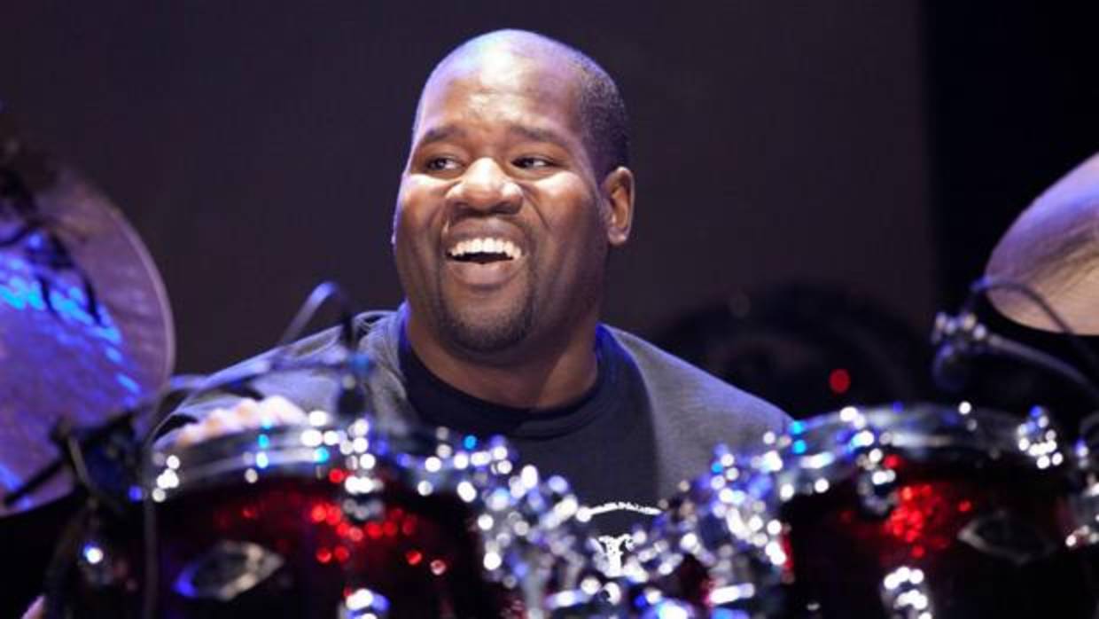 John Blackwell, durante un concierto