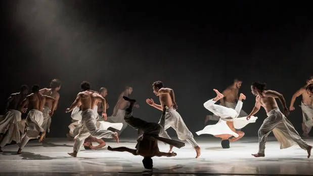 El baile grupal destaca en «Ce que le jour doit à la nuit», de Hervé Koubi