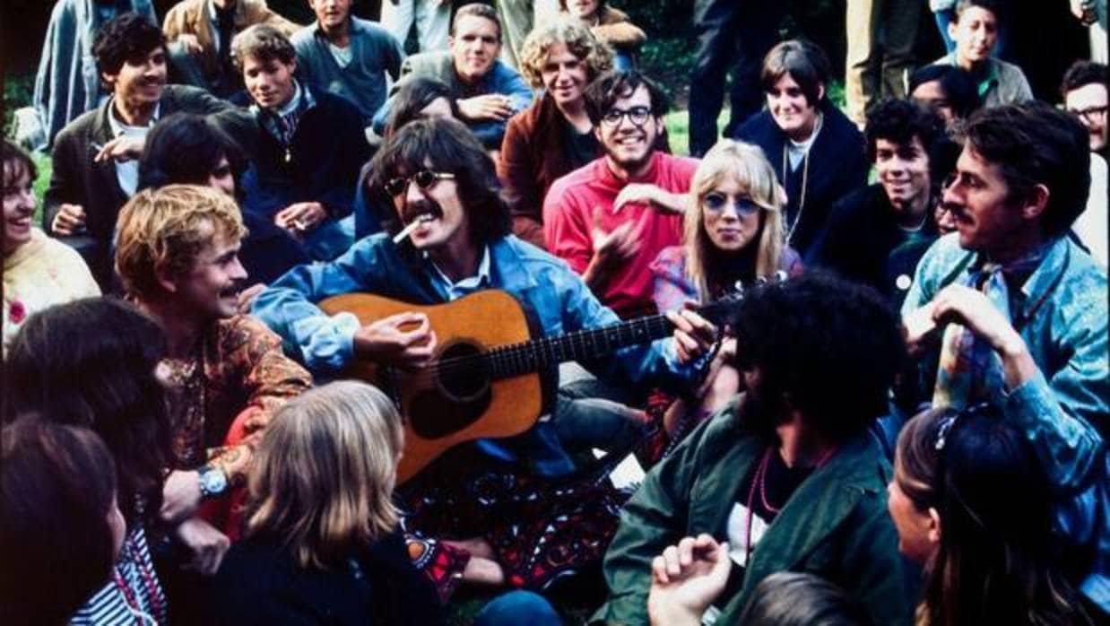 George Harrison sumergido en el Summer of Love, durante su visita a San Francisco el 7 de agosto de 1967