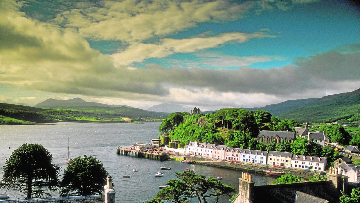 El idílico puerto de Portree deja una fotografía de postal