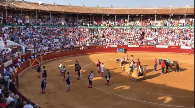 El emotivo homenaje de la Plaza de Toros de Sanlúcar de Barrameda a las víctimas de Barcelona