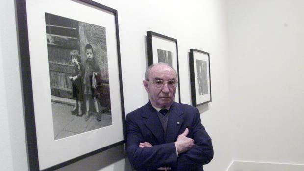 Muere el fotógrafo Joan Colom, retratista de la Barcelona marginal