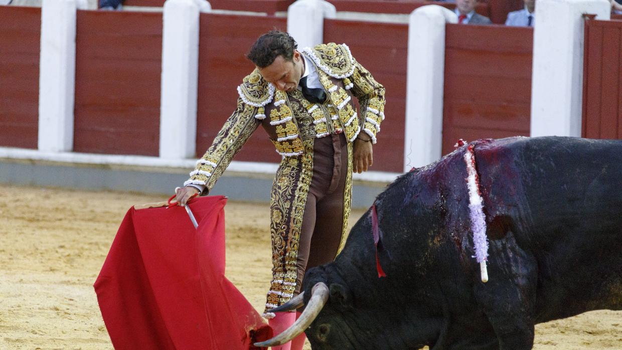 Antonio Ferrera, en un sentido muletazo