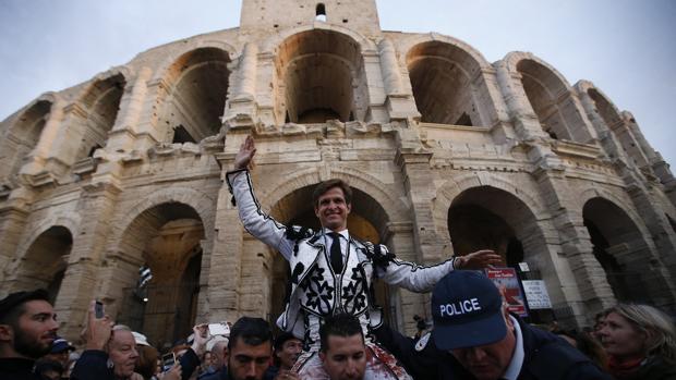El Juli corta tres orejas en Arles