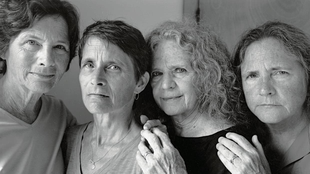 La serie de las hermanas Brown fue el salto de Mapfre a la fotografía en su colección. Su autor lleva 42 años haciendo la misma foto. Arriba, la de 2016