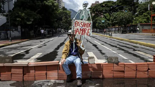 Escritores y periodistas frente a la tragedia venezolana