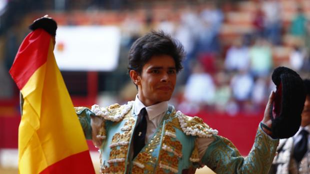 Feria del Pilar: Juanito, y solo a medias