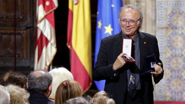 Serrat urge a dialogar sobre Cataluña porque «no se puede esperar a que las cosas se contaminen más»