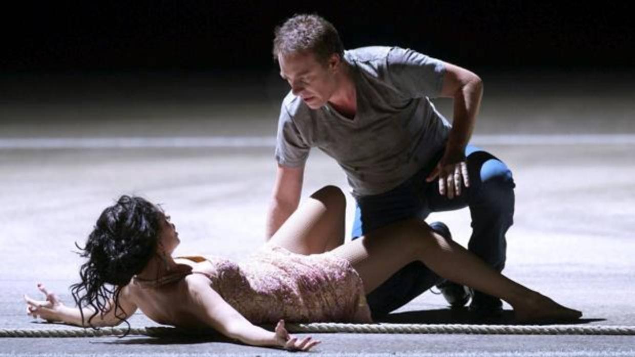 Anna Goryachova (Carmen) y Franceso Meli (Don José), en la escena final de la ópera