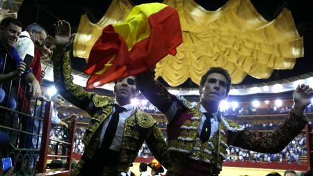 Padilla y Ginés salen a hombros