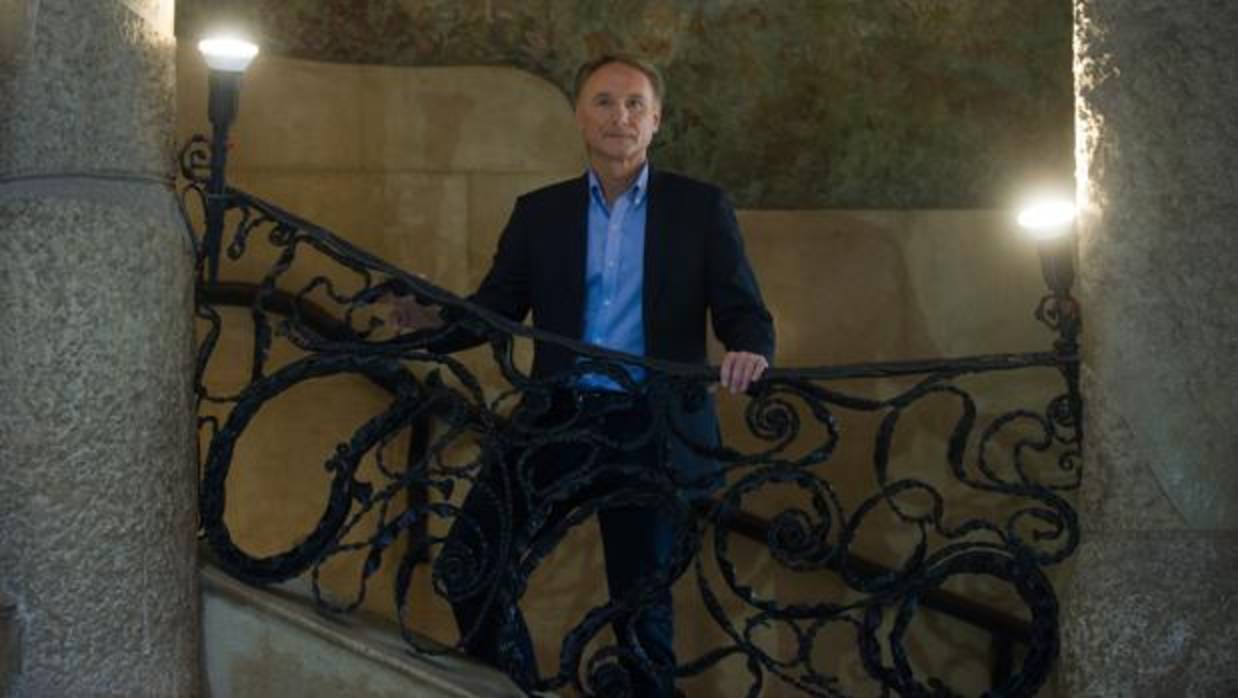 Dan Brown, fotografiado ayer en La Pedrera de Barcelona