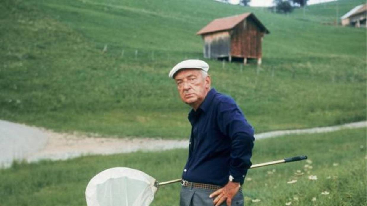 Nabokov cazando mariposas en Suiza (1975)