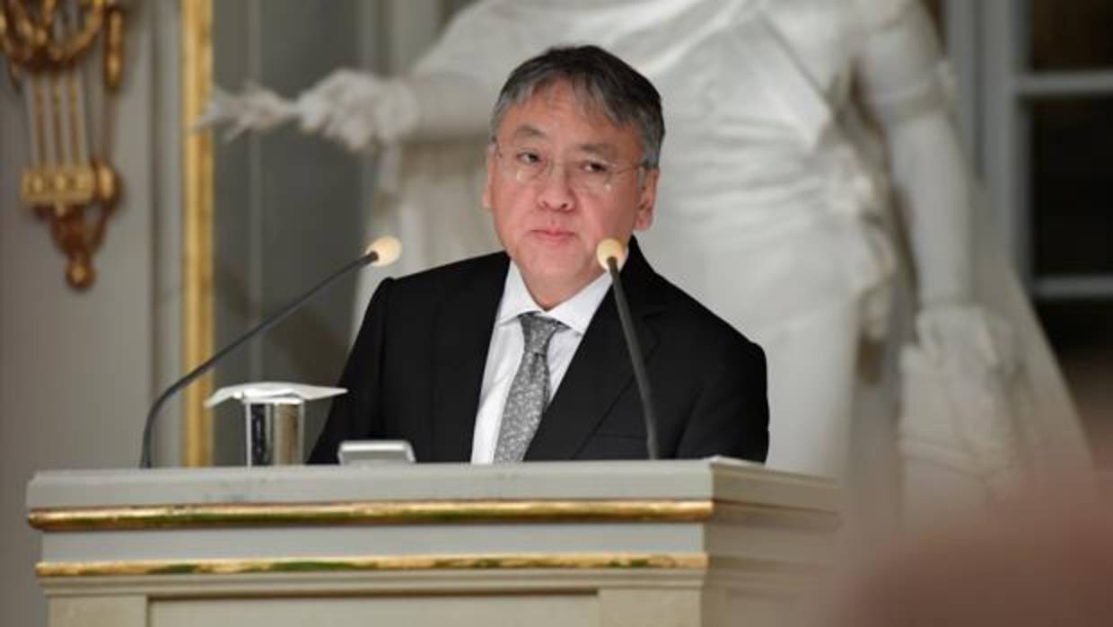 El Nobel de Literatura Kazuo Ishiguro, durante la lectura del discurso de aceptación del premio