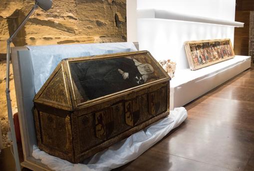 Una de las cajas sepulcrales de las prioras, obra estrella de la colección
