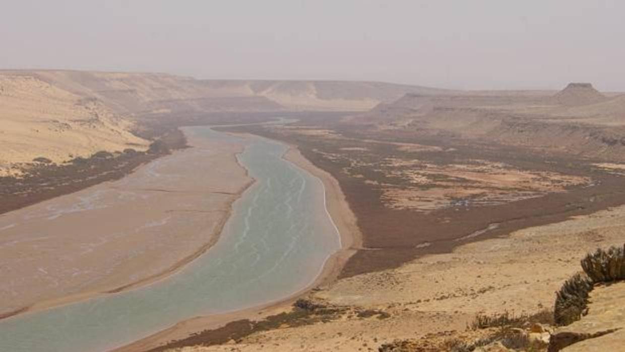 El río Draa de Marruecos, en cullos valles se encuentran muchos de los sitios rupestres del país
