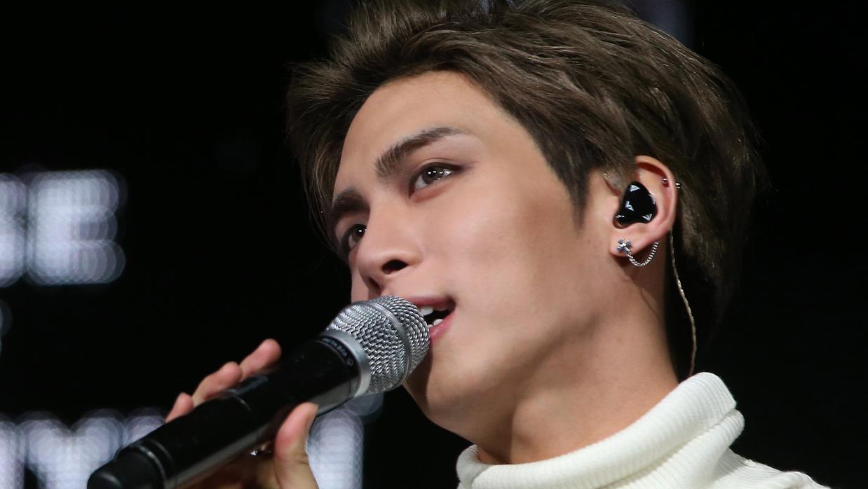 Jonghyun, del grupo de K-pop masculino SHINee, durante un concierto