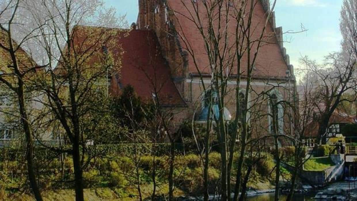 Vista de la Catedral de Bydgoszcz (Catedral de San Martín y San Nicolás) en Polonia