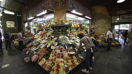 El mercado de Triana se asienta sobre el Castillo de San Jorge