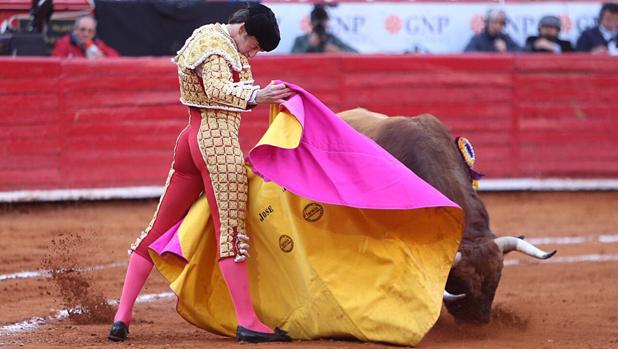 José Garrido corta la única oreja en la Plaza México