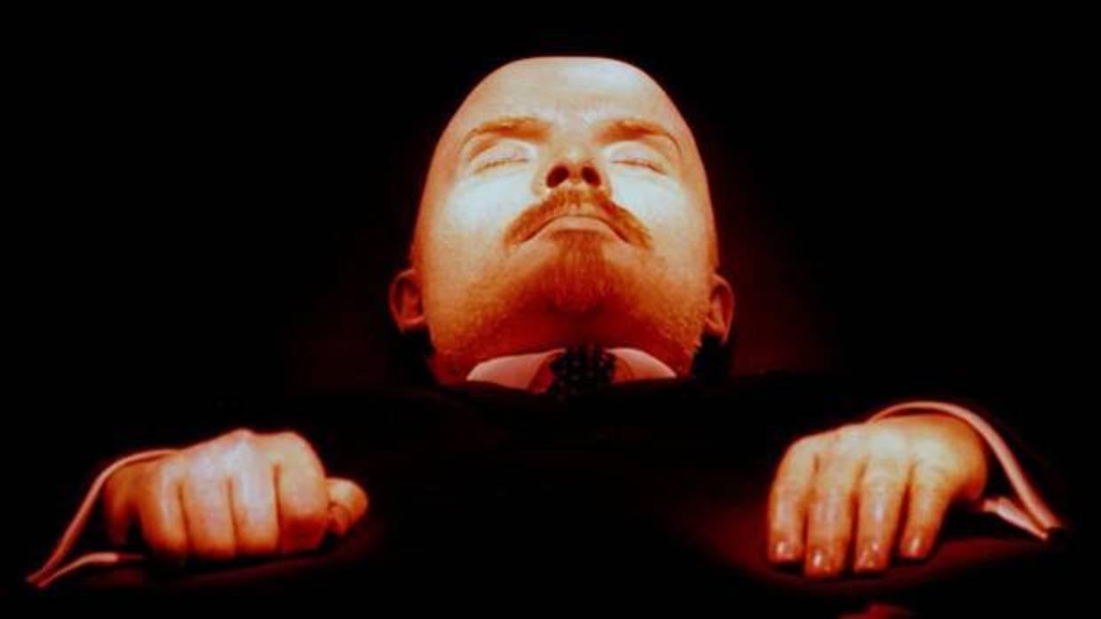 La momia de Lenin en su mausoleo de mármol, en el que yace desde 1924