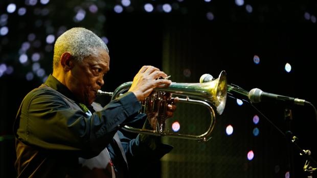 Muere Hugh Masekela, padre del jazz sudafricano