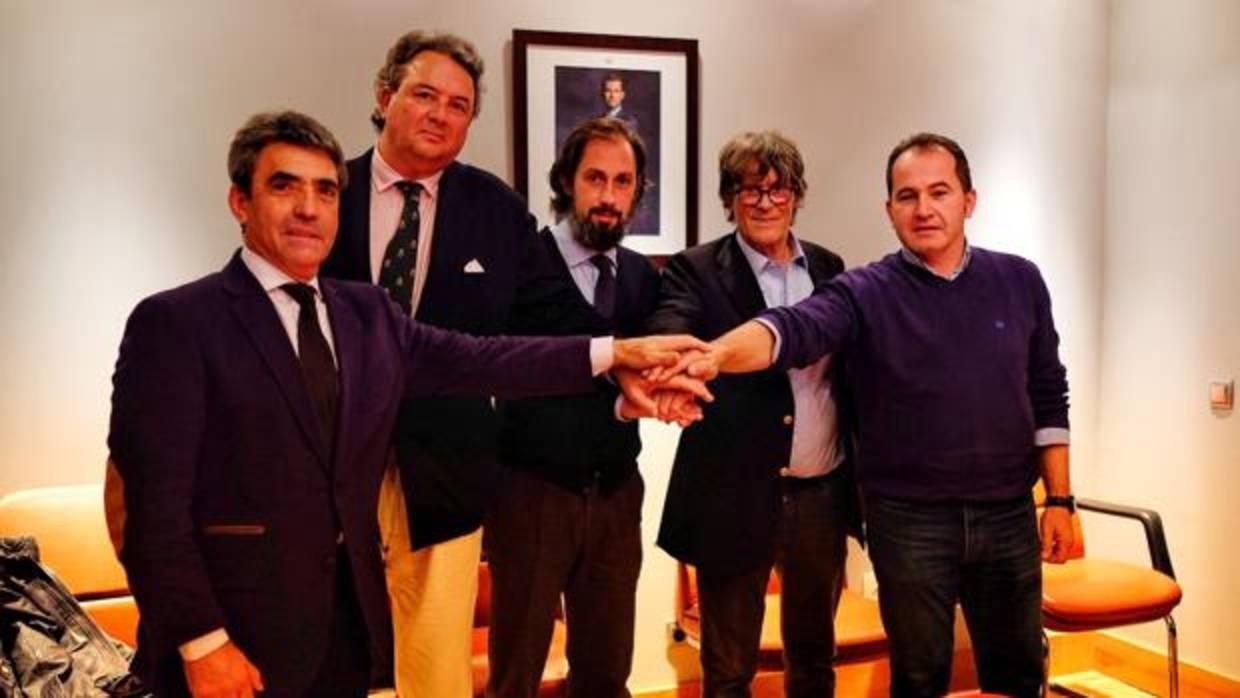 Victorino Martín, Carlos Núñez, Juan Diego, Simón Casas y David Prados, en su «uno para todos y todos para uno»