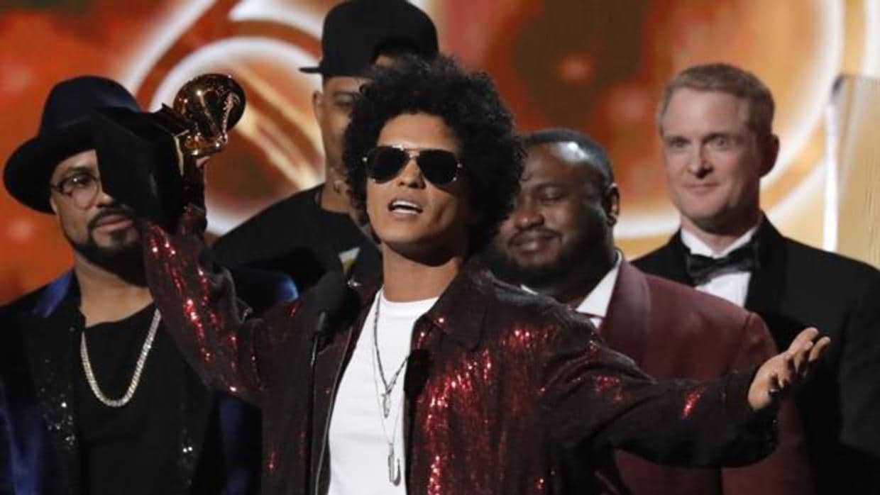 Bruno Mars celebra su Grammy a mejor álbum del año por «24K Magic»