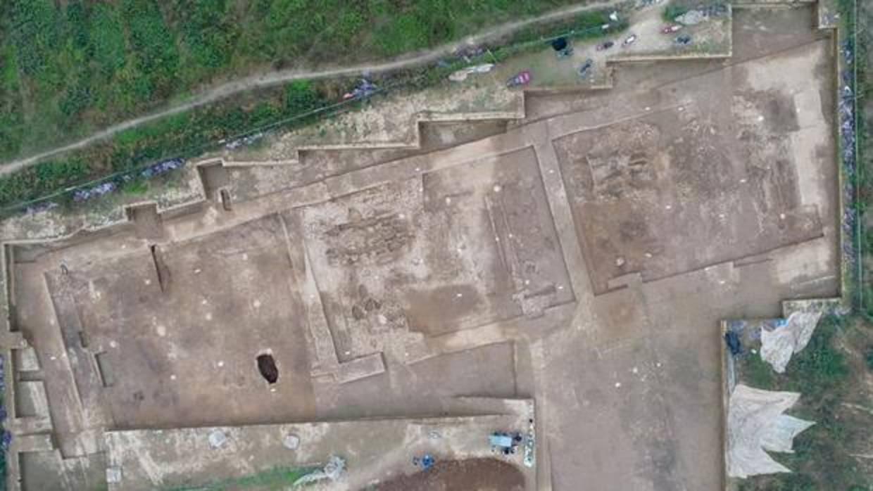 Vista aérea de las ruinas de un edificio de oficinas gubernamentales, que se cree que fue un departamento musical de la dinastía Qin (221-207 a.C.)
