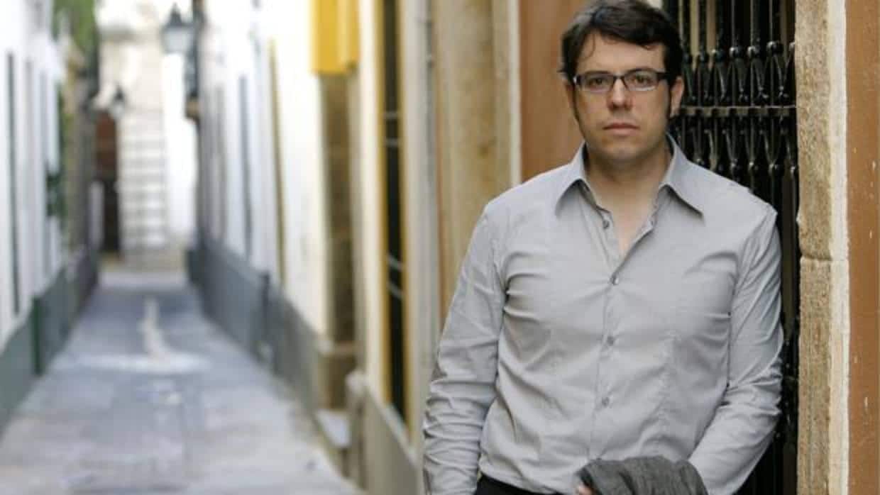 El escritor Vicente Luis Mora presenta hoy su nueva novela en el centro Reina Sofía