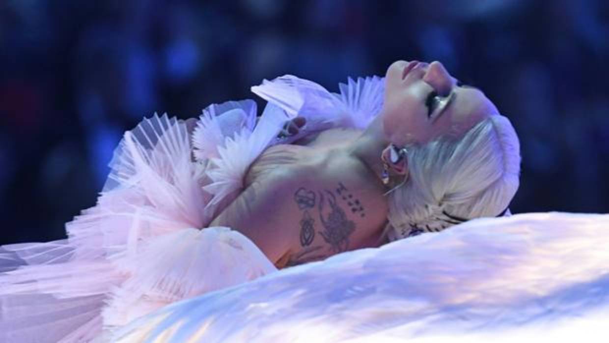 Lady Gaga durante su actuación en la pasada gala de los Grammy, el pasado 28 de enero