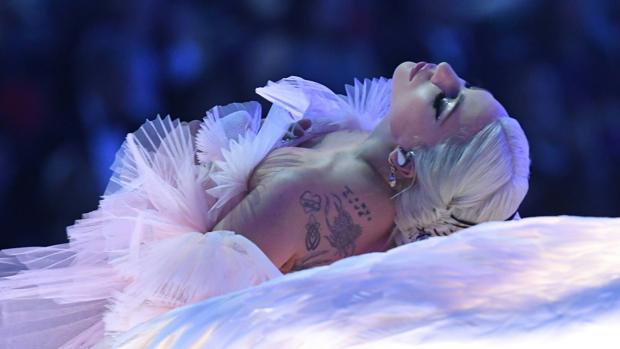 Lady Gaga suspende sus últimos diez conciertos europeos por una «grave dolencia»